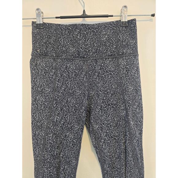 Athleta Black and White Lightening Static 7/8 Leggings size Sm Preloved - Picture 3 of 9